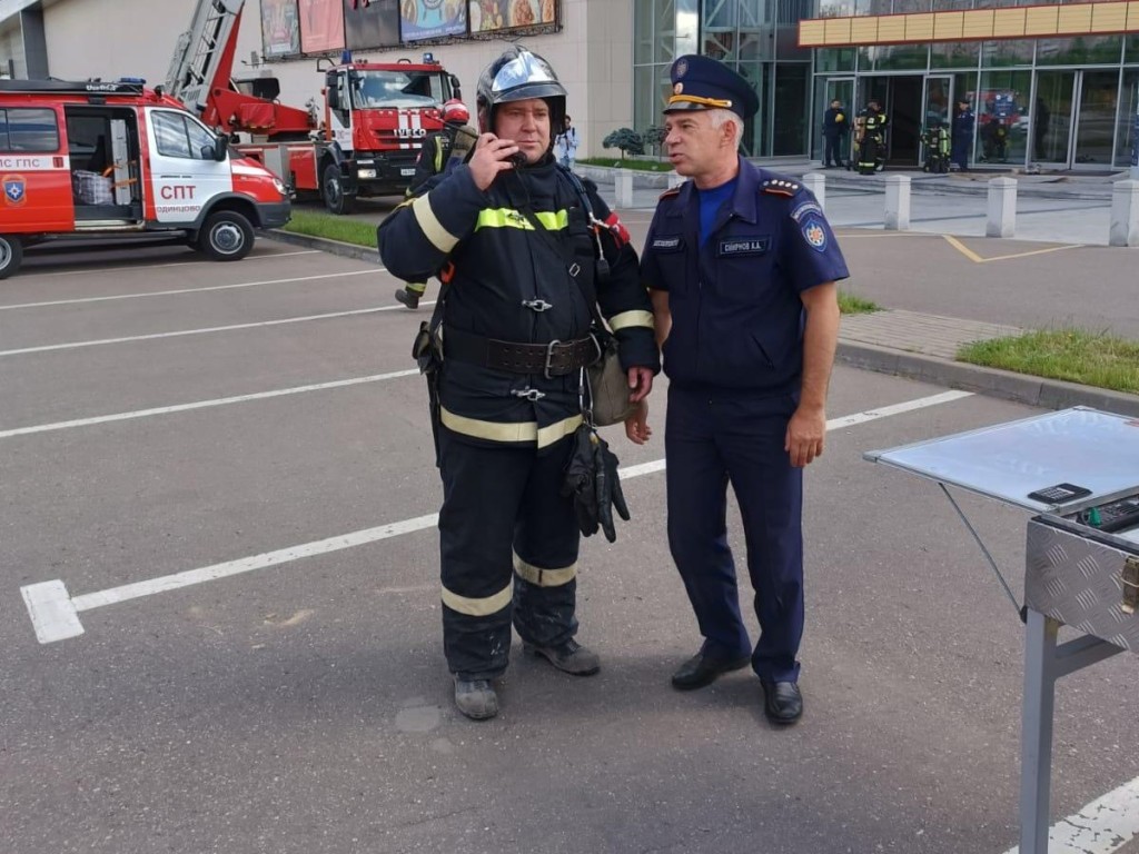 Пожарные провели тренировку по эвакуации людей и тушению возгорания в «Вегасе»