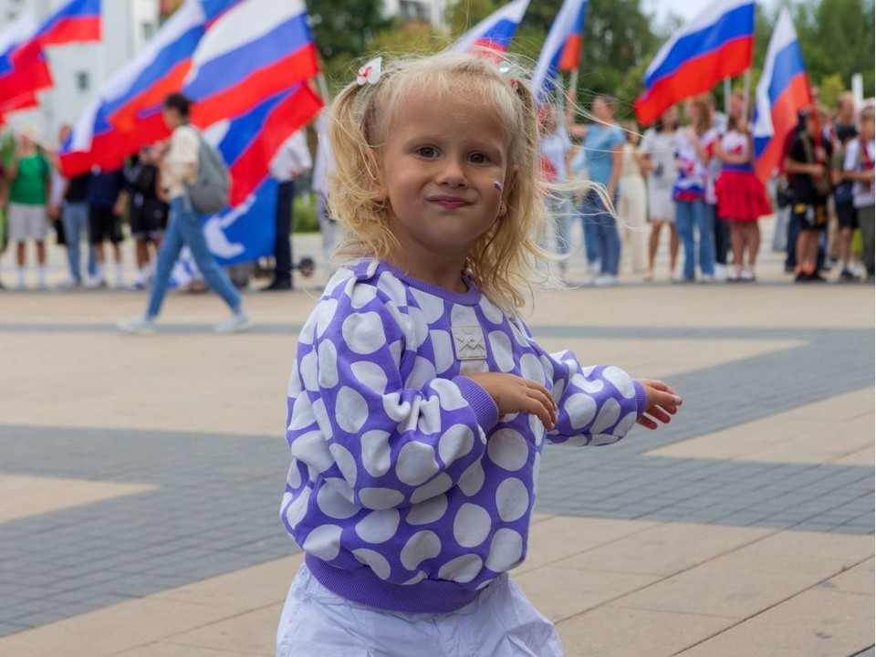 Праздничный велопробег прошел в Томилинском лесопарке в честь Дня государственного флага России