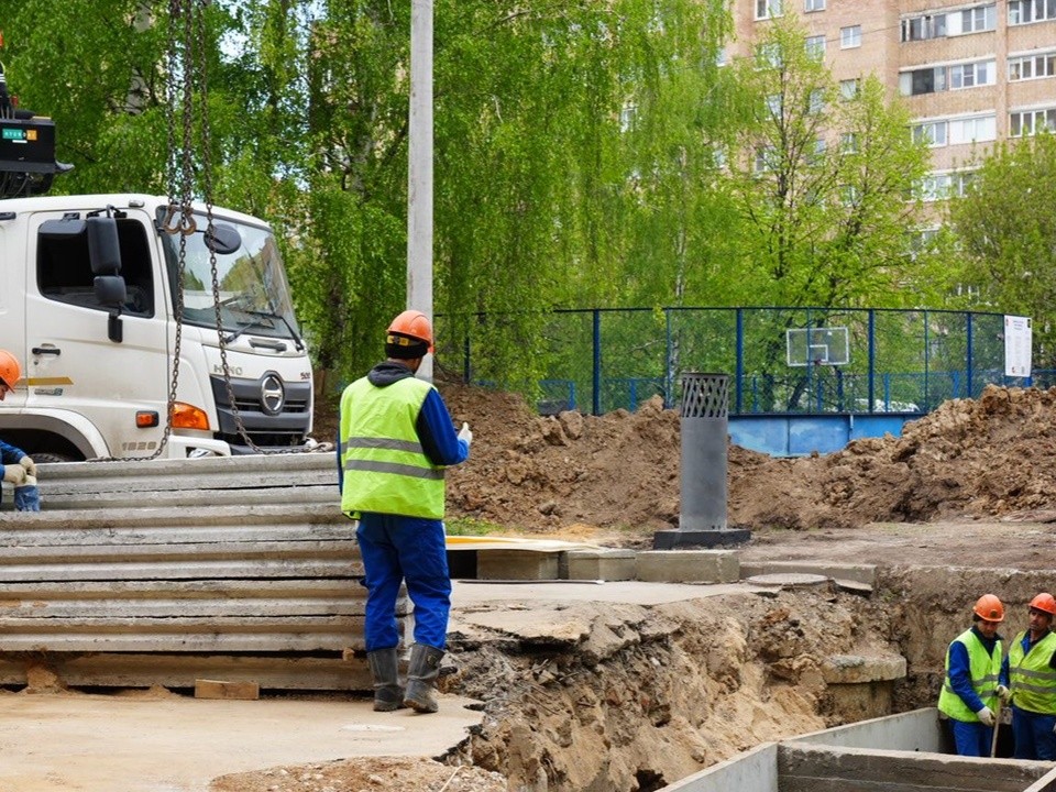 В нескольких подмосковных городах коммунальщики устранили неполадки во дворах и домах