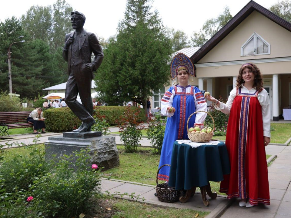 Праздник Трех Спасов отметили в Чехове яблочными шашками и плетением кукол