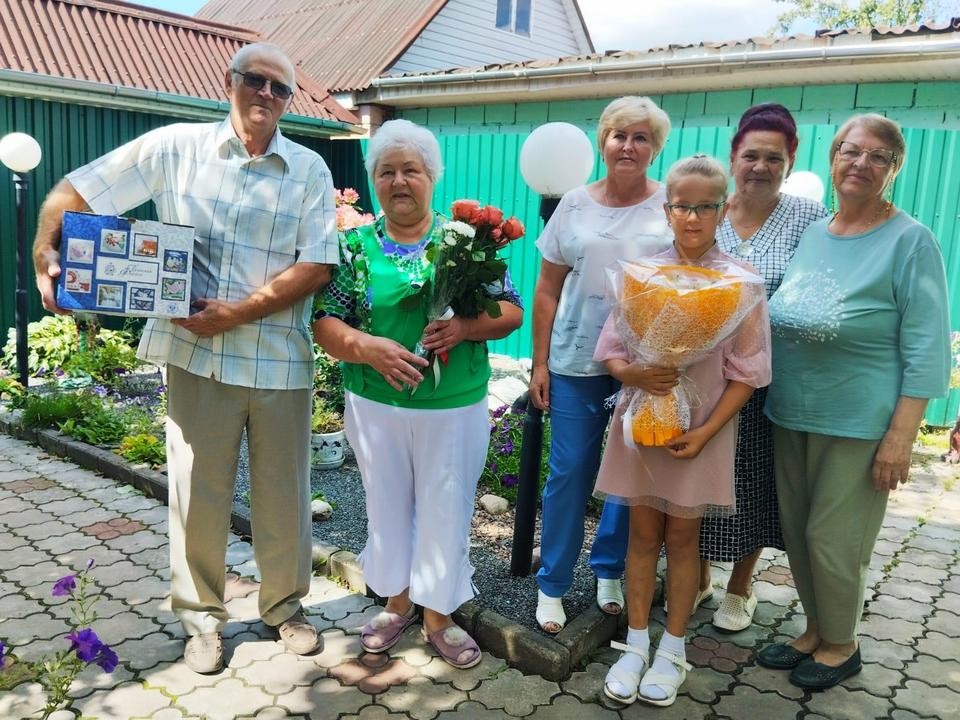 Сотрудники отдела ЗАГС поздравили семью Симоновых с 50-летием совместной жизни