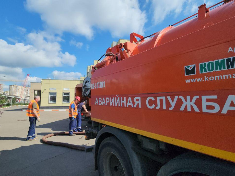 Обнаружено место повреждения ливневой канализации в деревне Марусино