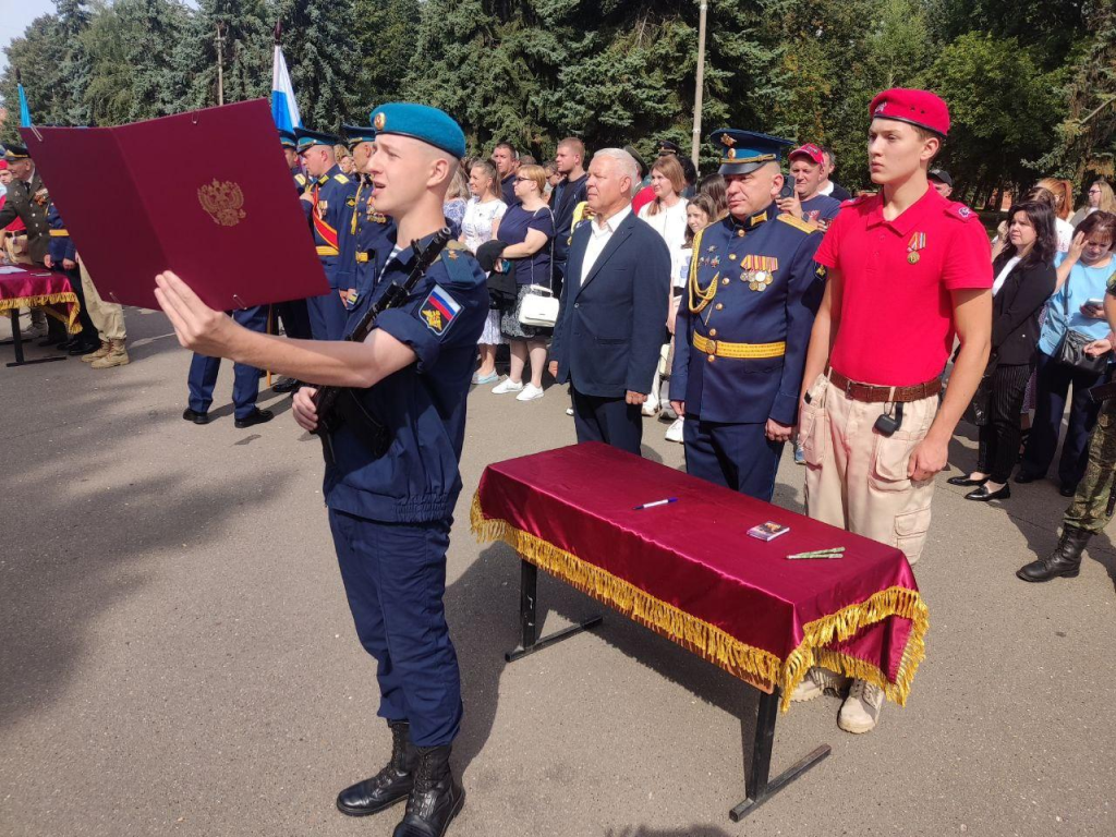 Будущие бойцы воздушно-десантных войск России приняли присягу в Коломне