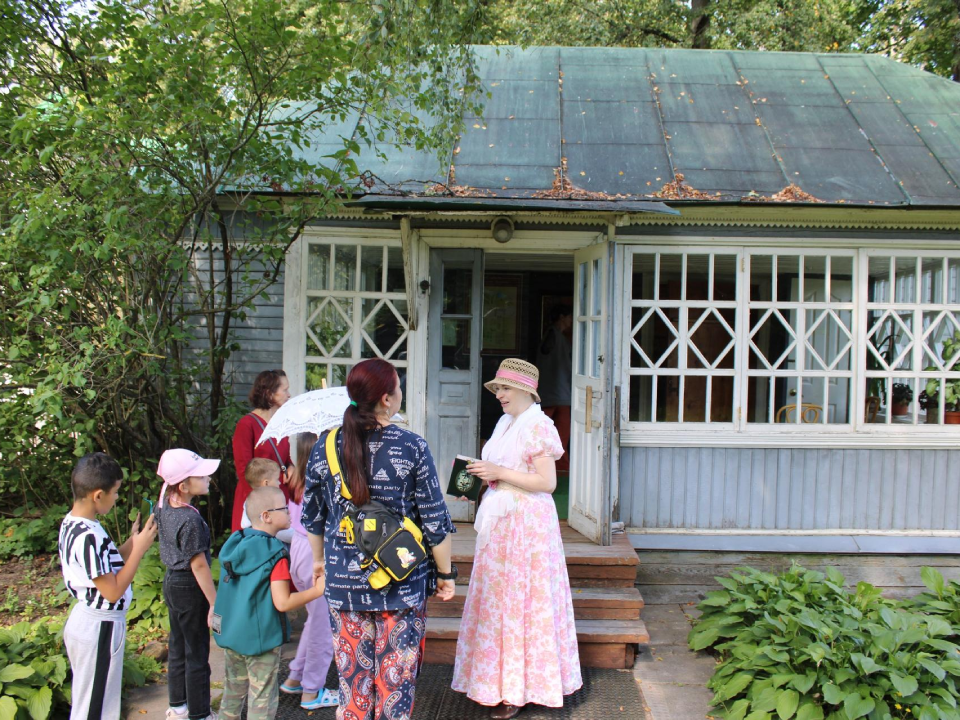 Экскурсию в музей-заповедник Чайковского организовали для особенных детей