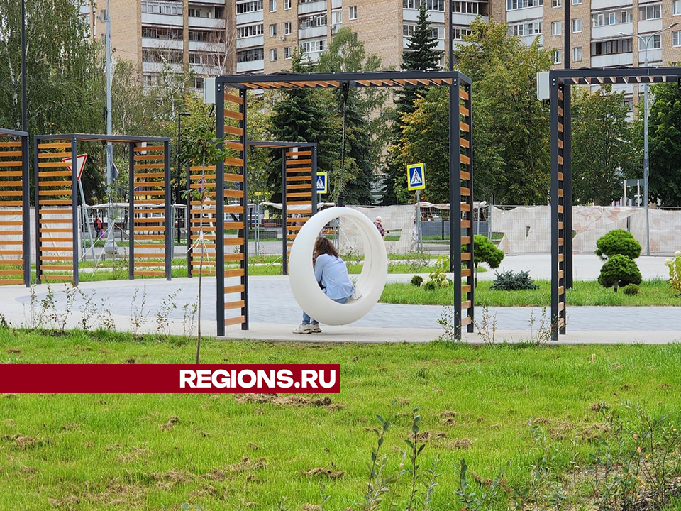 Парковка, дорожки и светящиеся качели: в Ступине завершается благоустройство сквера возле Нового рынка