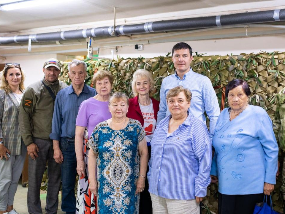 Девяностолетняя баба Зина из Томилина вяжет маскировочные сети для бойцов СВО