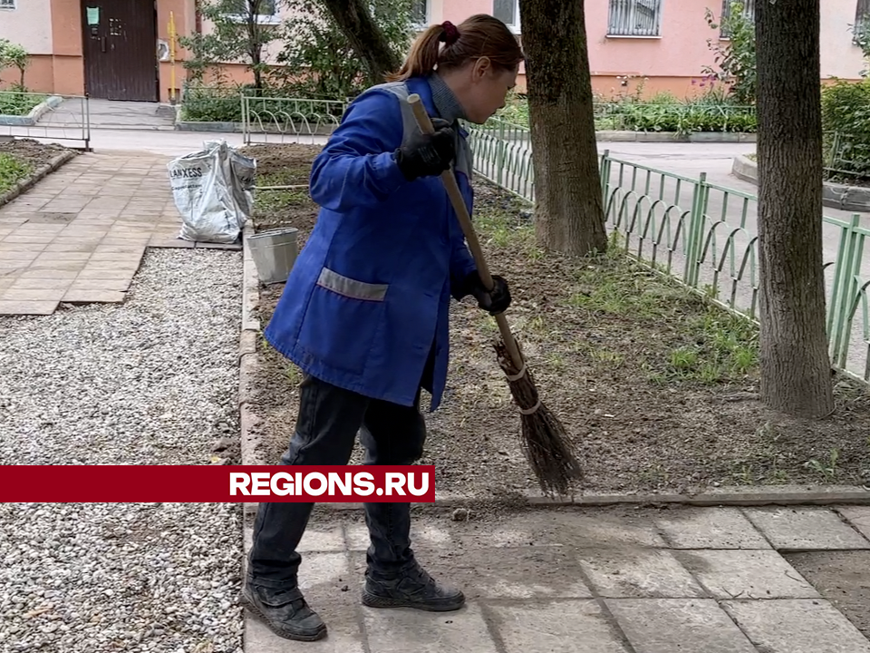 На улице Новая в Клину продолжается плановое благоустройство двора