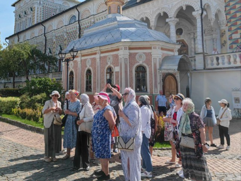 Долголеты побывали в Сергиевом Посаде и посетили храмовый комплекс