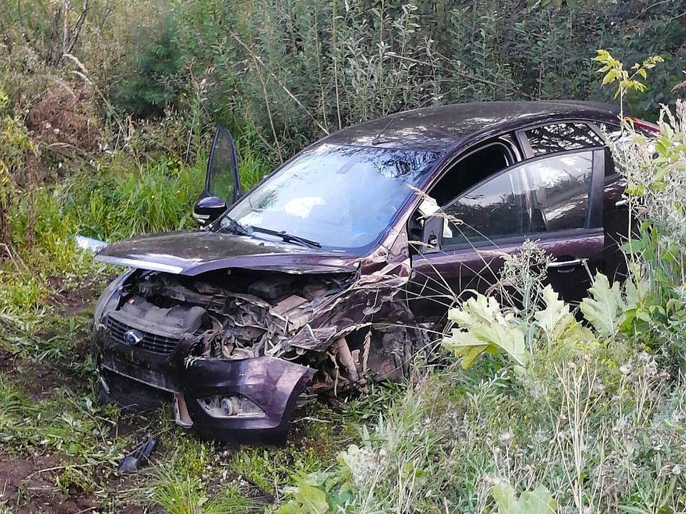 Два автомобиля столкнулись на трассе вблизи поселка Рахманово