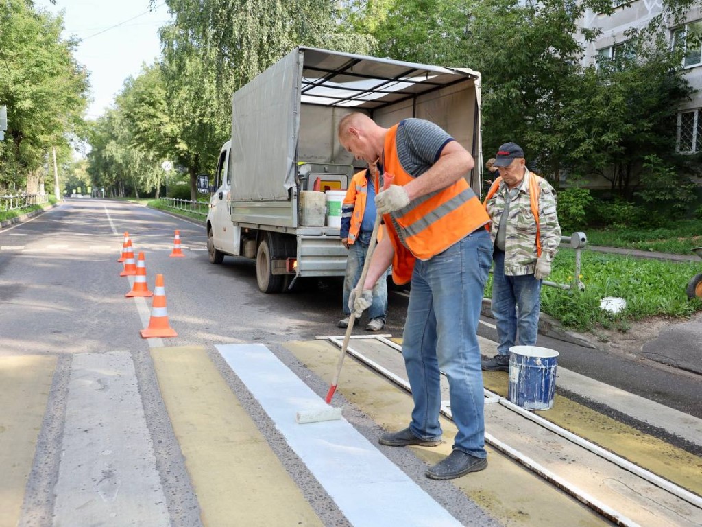 В Протвине возле школ обновили пешеходные переходы