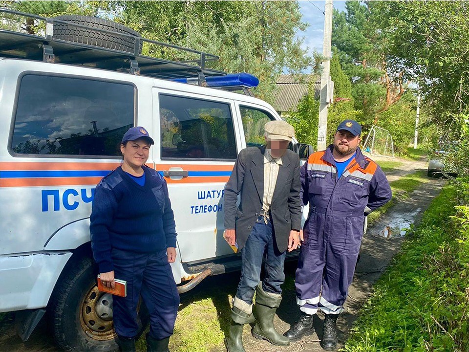 Шатурские спасатели нашли в лесу заблудившегося пенсионера