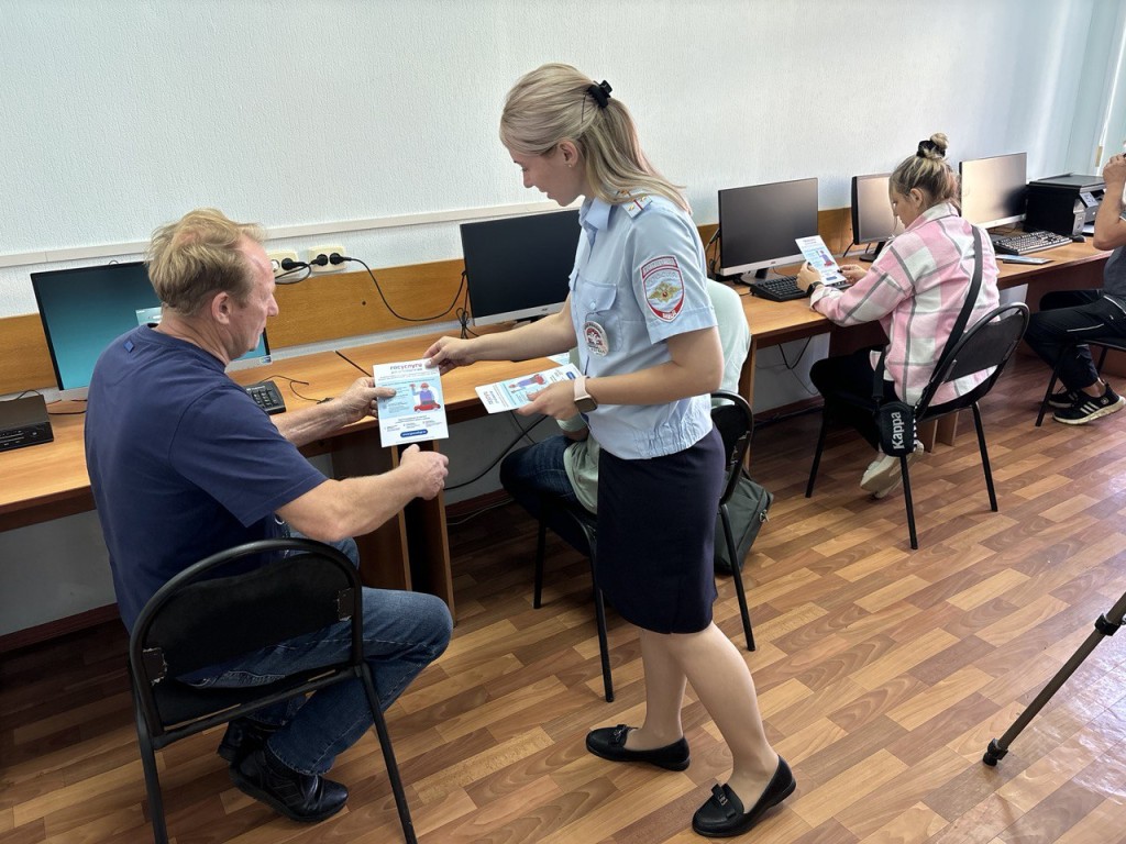 Автолюбители из Серебряных Прудов узнали, как получить госуслуги в удобное для себя время