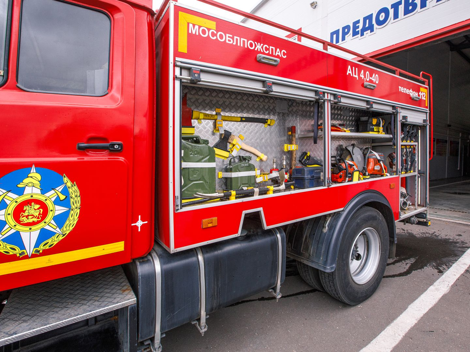 Пожарные потушили пожар в доме на Можайском шоссе в Одинцове