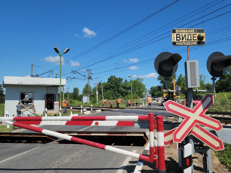 Железнодорожный переезд в Новопетровском перекроют 3, 4 и 5 сентября