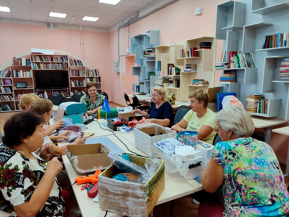 Зарайские пенсионерки начали делать сундуки своими руками