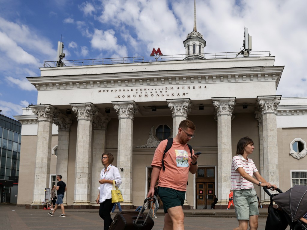 Мошенники начали искать жертв у станций метро