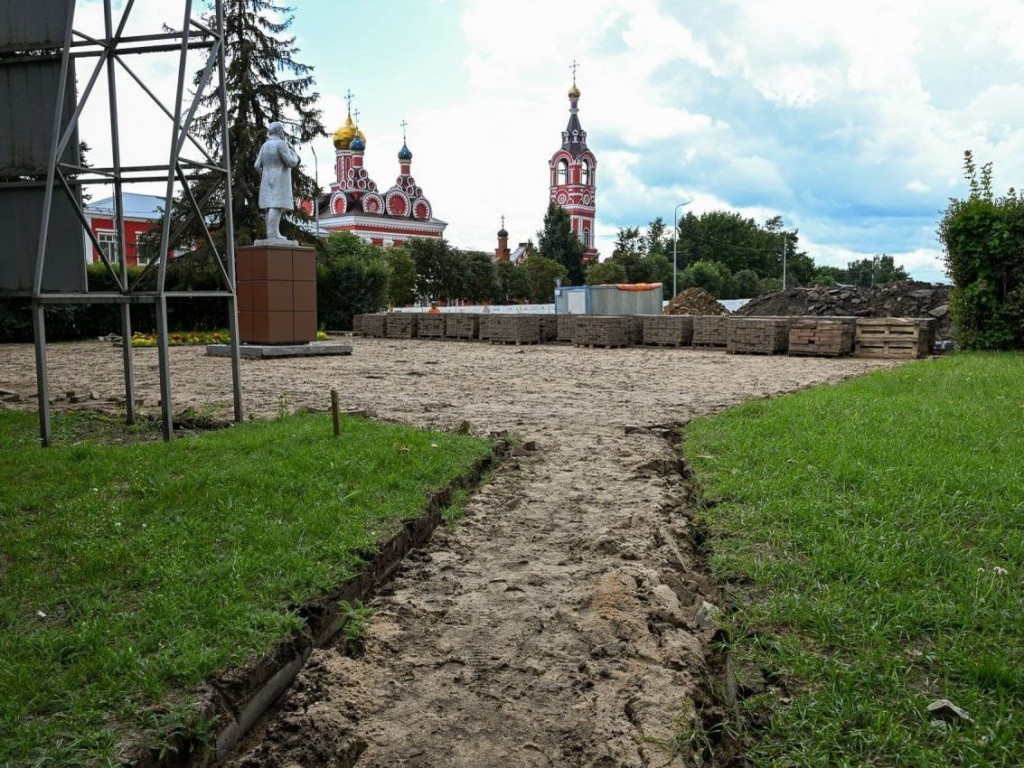 Начались демонтажные работы на центральной  площади Талдома имени Карла Маркса