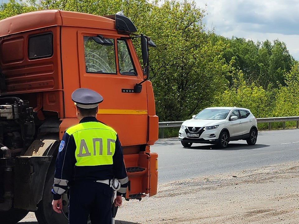 Госавтоинспекторы проверят соблюдение режима труда и отдыха водителей грузовиков в Лотошине