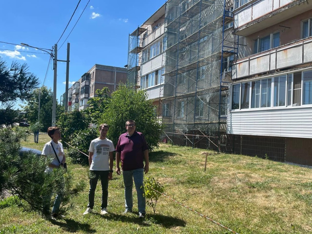 В Кокино ведется капитальный ремонт фасадов многоквартирных домов