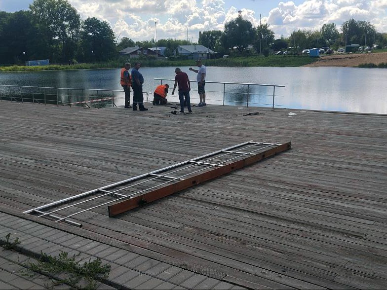 После падения ребенка в реку на набережной в парке «Жемчужина» начали ремонт ограждений