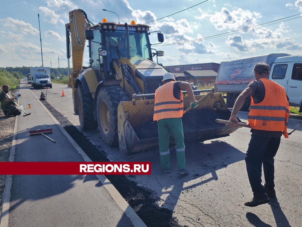 Распутица теперь не страшна: новый тротуар почти закончен в селе Константиновское