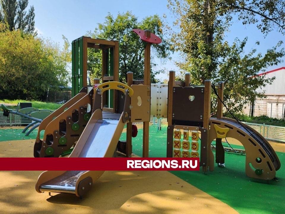 На улице Московской в Кашире обновили детскую игровую площадку