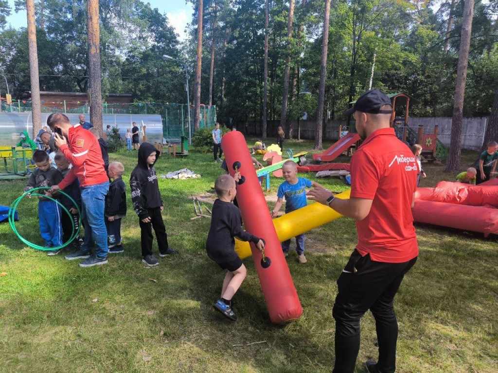 Дети из Курска занимаются спортом и смотрят постановки театра