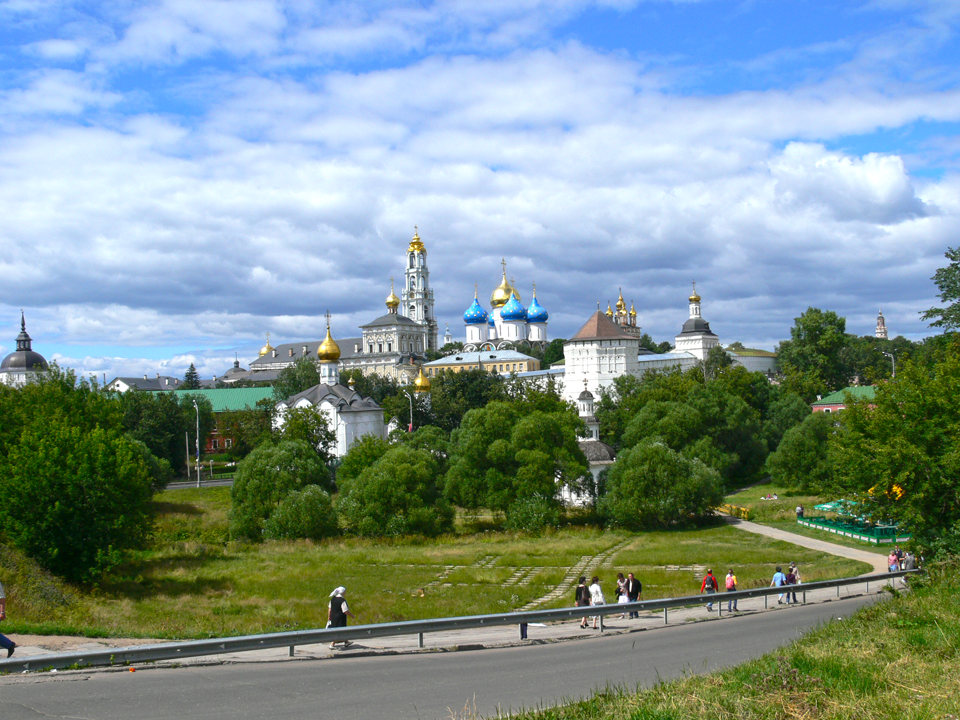 Лосинопетровских пенсионеров приглашают на экскурсию в Свято-Троицкую Сергиеву Лавру