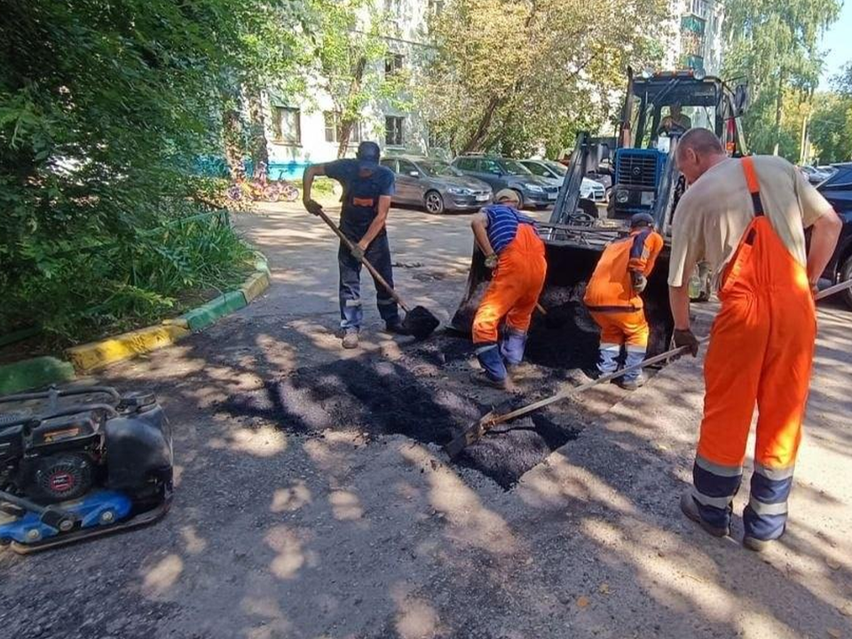 Дорожные службы Люберец приводят в порядок территории возле трасс