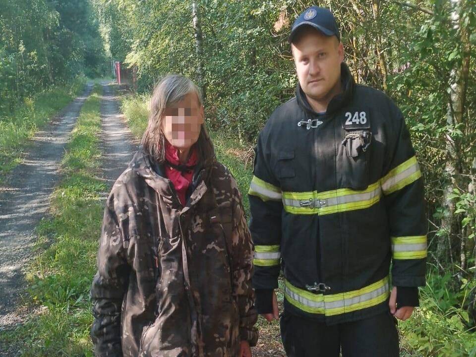 В Орехово-Зуеве спасатели помогли собирательнице грибов выбраться из леса