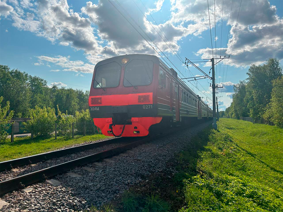 Подростков-зацеперов заметили на электричке в Королеве