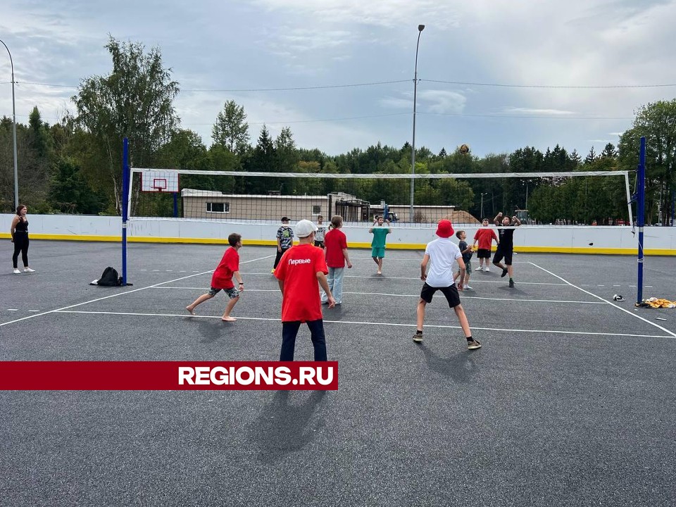 Соревнования по пионерболу прошли на новой спортплощадке в поселке Восход