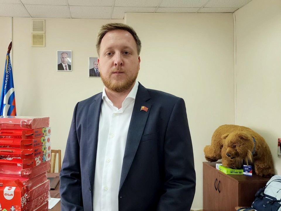 В Ногинске депутат приобрел 40 школьных наборов для детей участников СВО