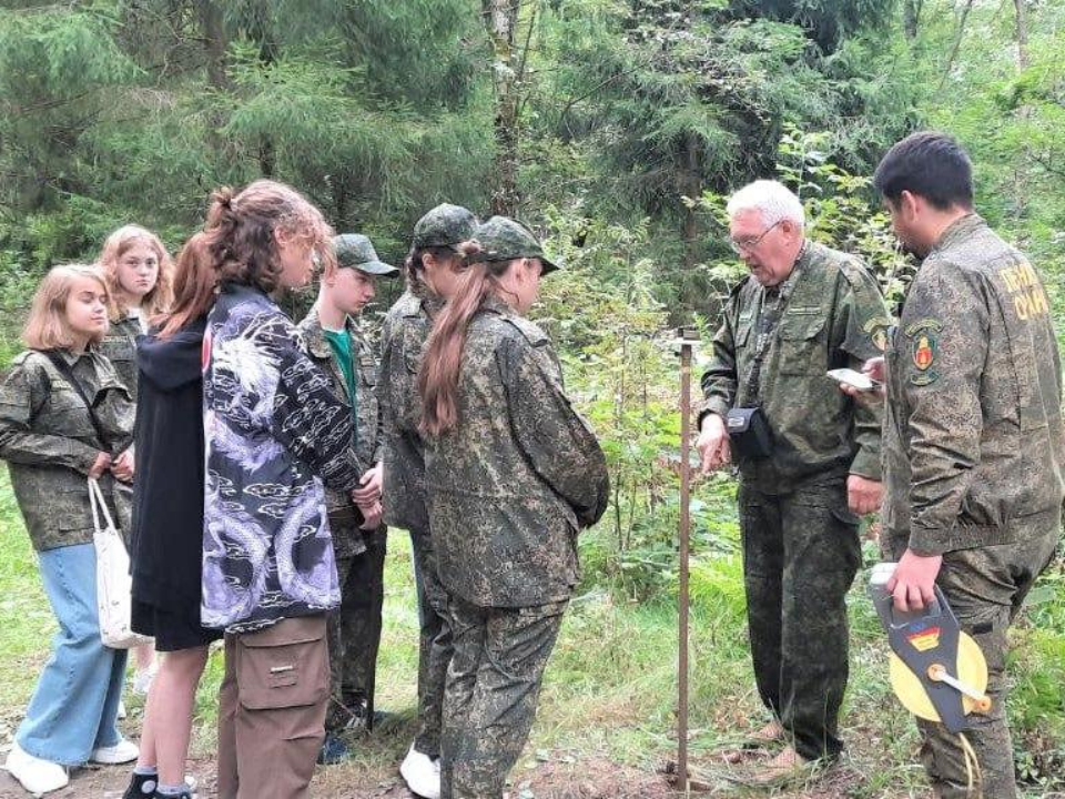 Школьники из Клина решили вместо линейки «уйти в леса»