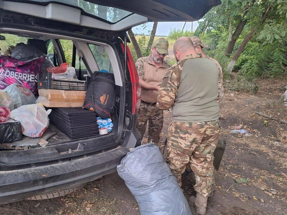 Волонтеры и представитель реутовской администрации доставили гумпомощь бойцам СВО