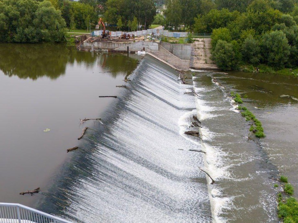 На реке Нара в Серпухове продолжаются строительные работы