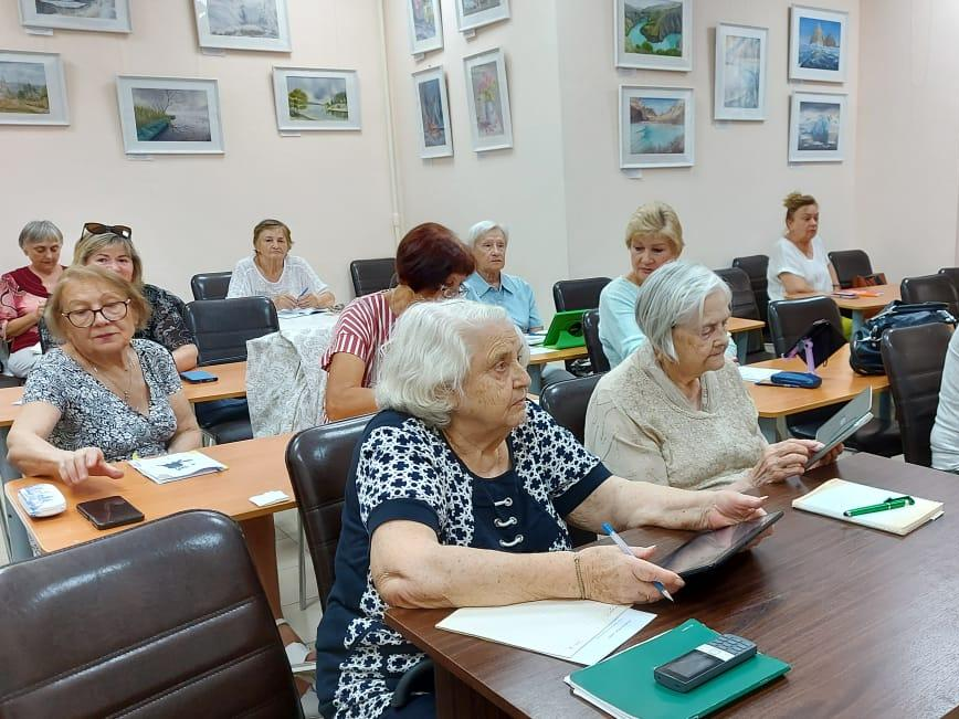 Где брать бесплатный интернет узнали пенсионеры Протвина