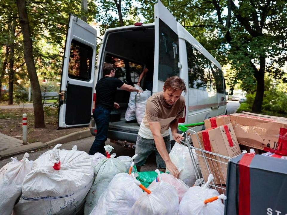 Мытищинские волонтеры из движения «Верное дело» собрали для жителей Курской области одеяла и подушки