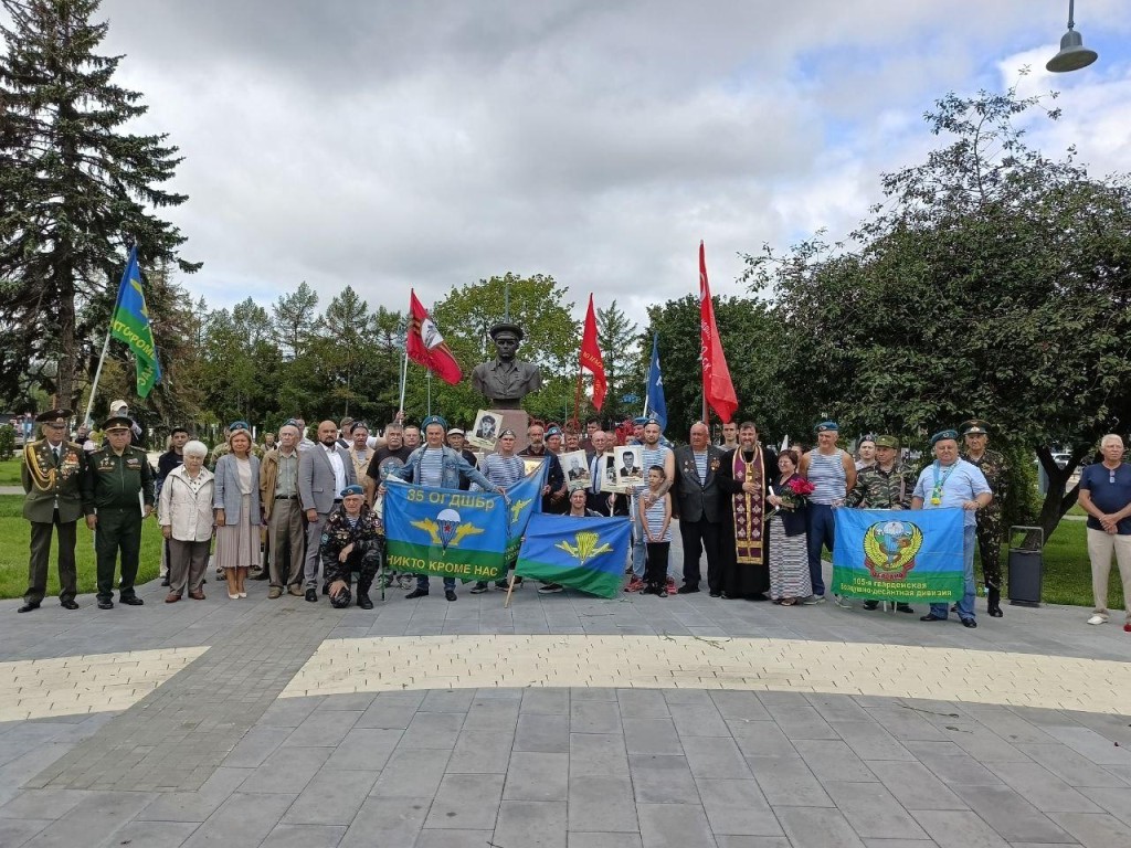 Никто, кроме нас: в Бронницах состоялся торжественный митинг в честь дня ВДВ