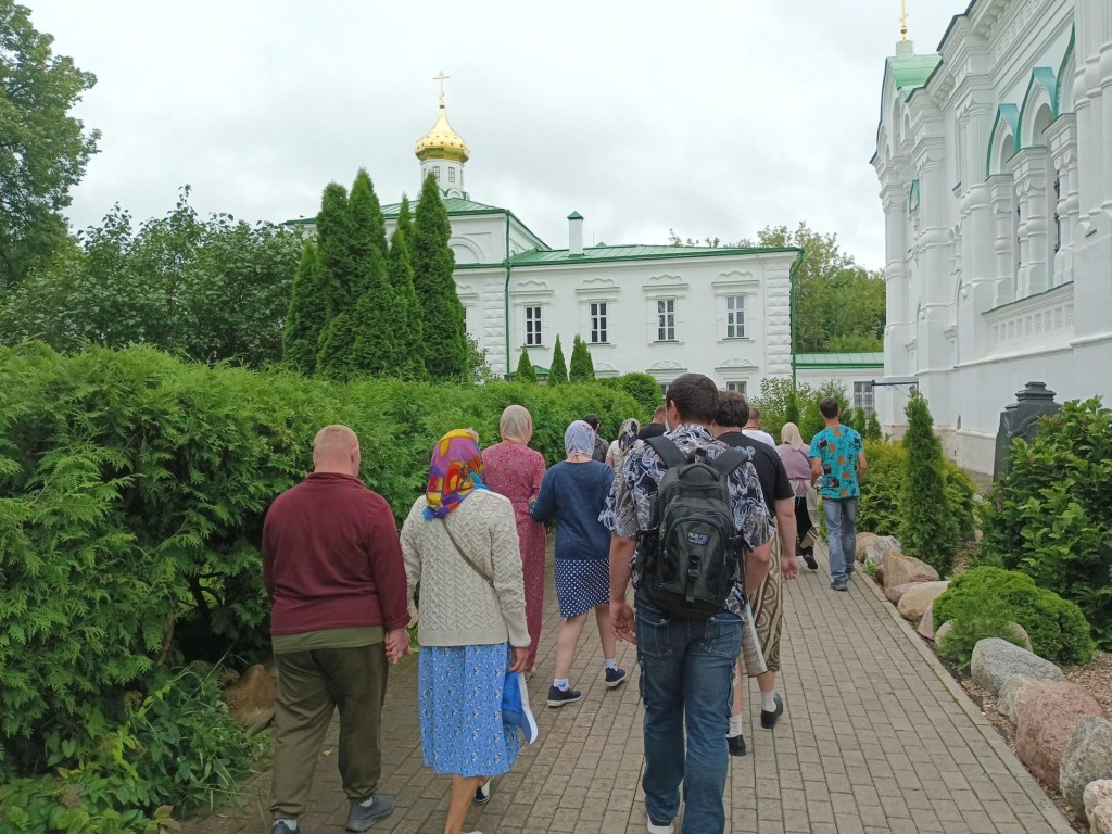 Электростальские пенсионеры съездили на экскурсию в Николо-Берлюковскую пустынь