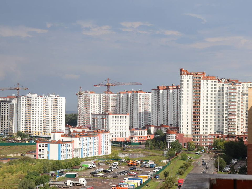 По просьбам дзержинцев на улице Угрешской проверили законность автостоянки