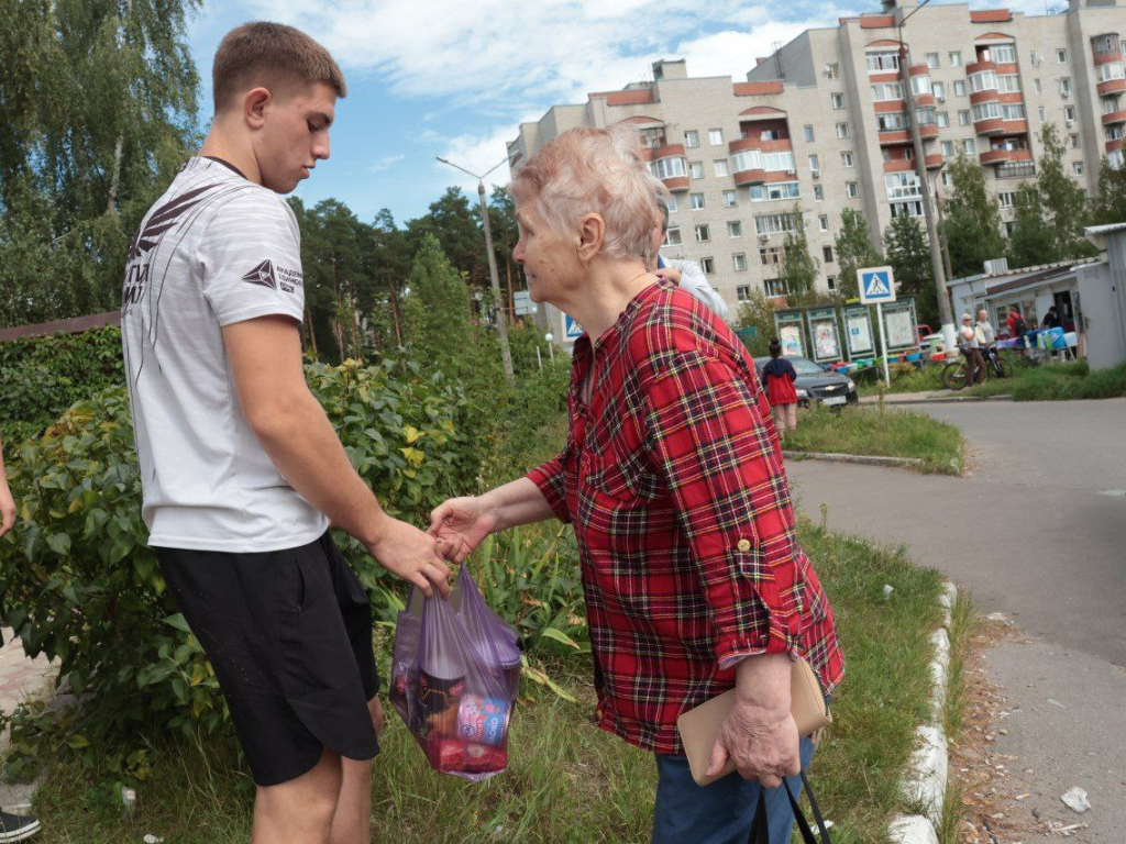 Жители Протвина передали бойцам медикаменты и вещи первой необходимости