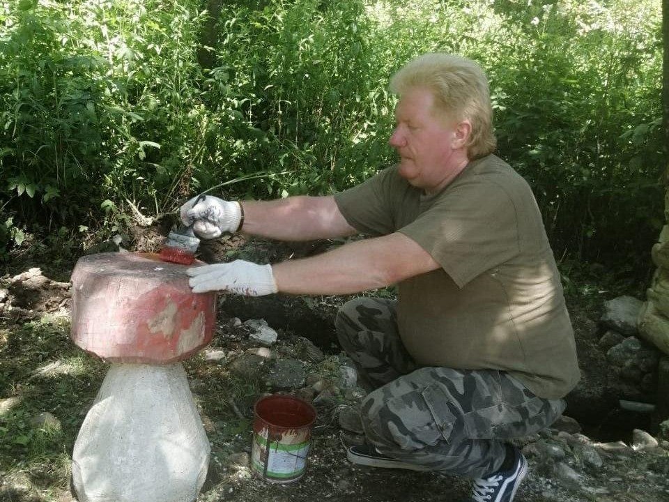 Недалеко от деревни Глуховки под Можайском лесничие благоустроили территорию у родника