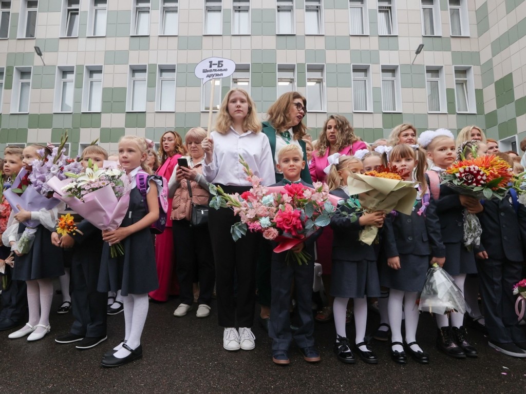 В Подмосковье школьные линейки перенесут с улиц в помещения