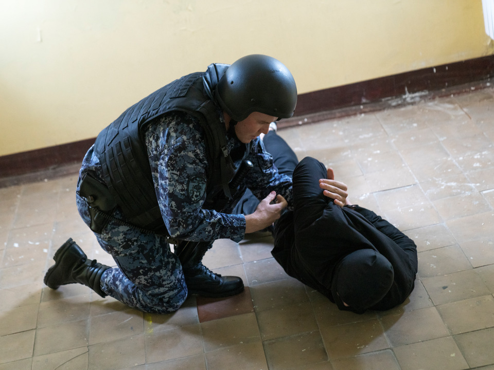 Житель Люберец попытался убить своего знакомого и был задержан полицией