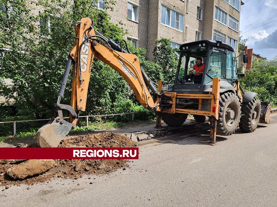 Дорожное покрытие и бордюры меняют во дворах домов микрорайона Северный в Красноармейске