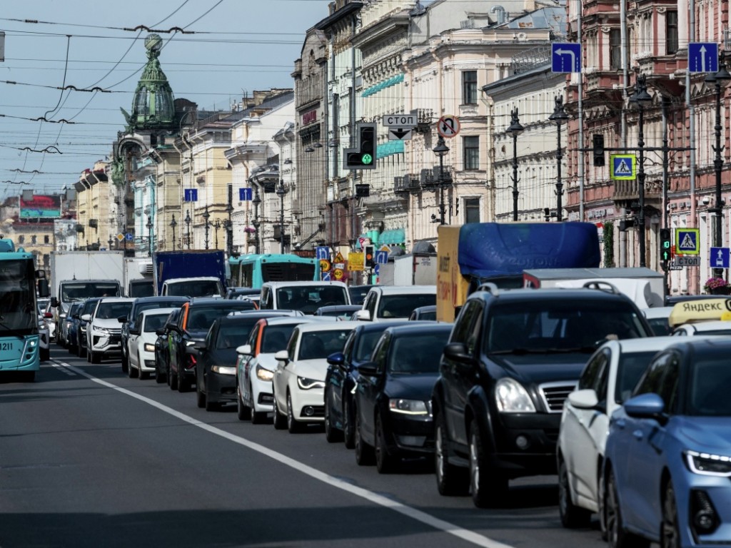 В России начнут наказывать водителей за громкие автомобили