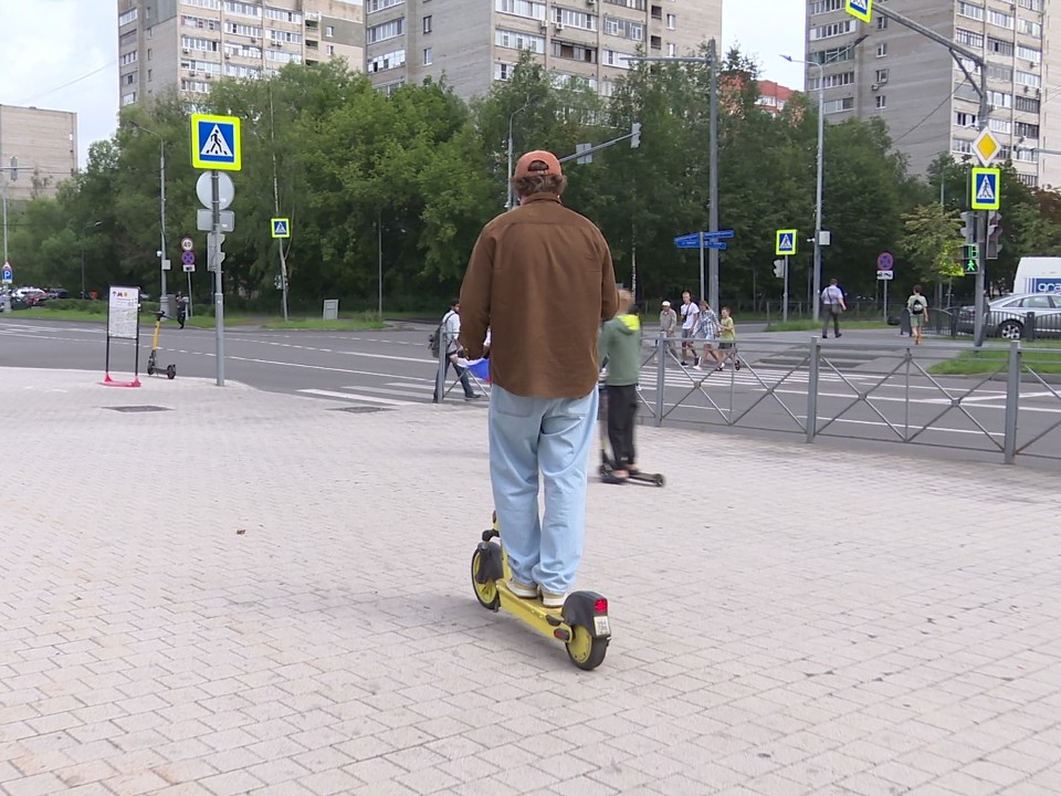 «Поддерживаю запрет на гонки»: скорость проезда на электросамокатах в Центральном парке Реутова ограничили