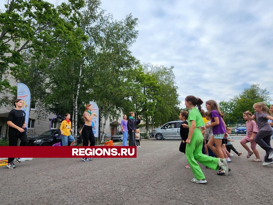 В Протвине волонтеры проводят во дворах конкурсы и танцевальные флешмобы