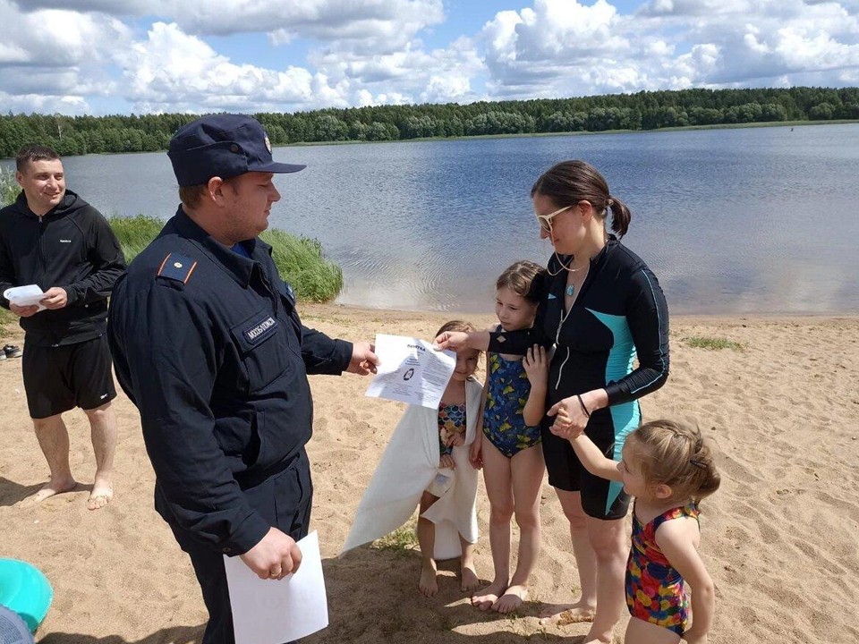 Подмосковные спасатели напомнили родителям о безопасности детей на водоемах